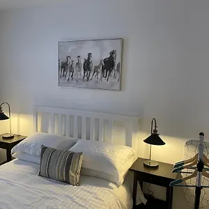 Citystays With Free Parking Homestay